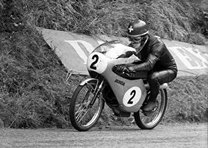 Images Dated 7th January 2017: Luigi Taveri (Honda) 1966 50cc TT