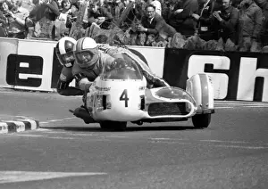 Mac Hobson & Gordon Russell (Yamaha) 1975 1000cc Sidecar TT