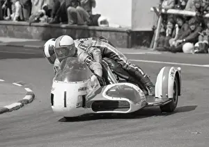 Mac Hobson & Gordon Russell (Yamaha) 1975 500 Sidecar TT