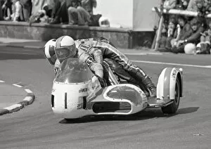 Images Dated 4th April 2020: Mac Hobson & Gordon Russell (Yamaha) 1975 500 Sidecar TT
