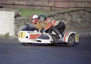 Mac Hobson & Mick Burns (Ham Yamaha) 1976 1000 Sidecar TT