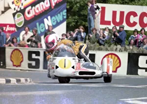 Images Dated 26th May 2021: Mac Hobson & Mick Burns (Ham Yamaha) 1976 1000 Sidecar TT