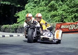 Images Dated 11th February 2017: Mac Hobson & Stuart Collins (Hamilton Yamaha) 1974 500 Sidecar TT