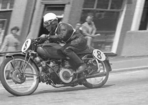 Images Dated 20th August 2021: Bill Maddrick (Guzzi) 1954 Lightweight TT