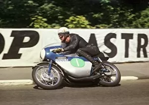 Images Dated 25th November 2015: Malcolm Uphill (Crooks Suzuki) 1968 Lightweight TT