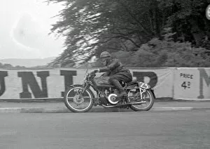 Images Dated 8th July 2011: Manliff Barrington (Moto Guzzi): 1947 Lightweight TT