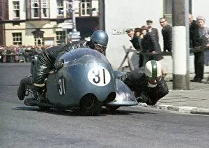 Images Dated 6th September 2021: Matty Mines & Geoff Davis (Matchless) 1971 500 Sidecar TT