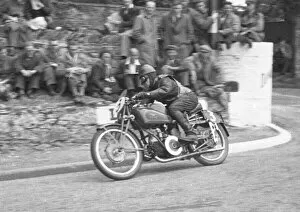 Images Dated 25th February 2022: Maurice Cann (Guzzi) 1947 Lightweight TT