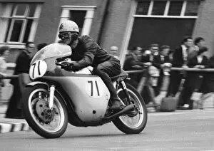 Images Dated 7th January 2019: Maurice Gittins (Norton / Triumph) 1964 Senior TT