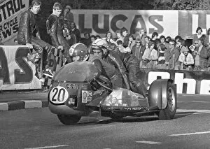Kenny Williams Gallery: Mick Boddice & Kenny Williams (Kawasaki) 1973 750 Sidecar TT