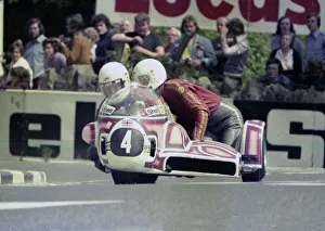 Mick Boddice Collection: Mick Boddice & Neill Reardon (Konig) 1976 500 Sidecar TT