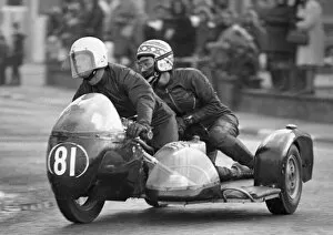 Images Dated 5th February 2021: Mick Cain & Beverley Martin (Triumph) 1972 500 Sidecar TT