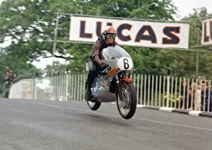 Images Dated 7th March 2022: Mick Chatterton (Yamaha) 1971 Junior TT