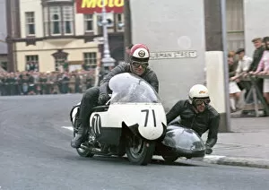 Images Dated 13th December 2021: Mick Farrant & W Mathews (Vincent) 1966 Sidecar TT