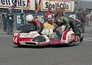 Images Dated 16th December 2019: Mick Hamblin & Wallace Brammer (Windle Yamaha) 1986 Sidecar TT