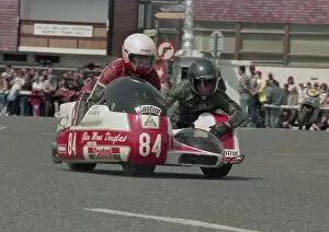 Images Dated 16th December 2019: Mick Hamblin & Wally Brammer (Windle Yamaha) 1986 Sidecar TT