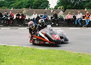 Mick Harvey & Fiona Baker-Milligan (Shelbourne Suzuki) 2004 Sidecar TT