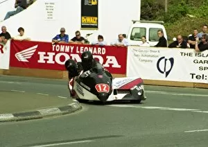 Images Dated 6th August 2016: Mick Harvey & Stephen Thomas (Shelbourne Yamaha) 2002 Sidecar TT