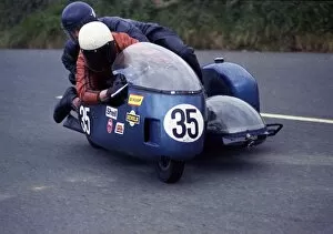 Eddie Hammond Gallery: Mick Potter & Eddie Hammond (BSA) 1974 500cc Sidecar TT