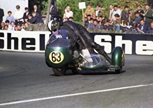 Images Dated 7th October 2016: Mick Potter & Geoff Davis (BSA) 1968 750cc Sidecar TT