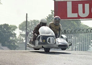 Images Dated 7th October 2016: Mick Potter & Graham Twitchings (Yamaha) 1978 Sidecar TT