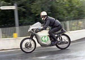 Images Dated 18th May 2021: Mick Walker (Ducati) 1967 Lightweight Manx Grand Prix