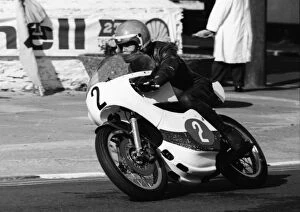 Images Dated 5th April 2019: Mick Withers (Yamaha) 1977 Lightweight Manx Grand Prix