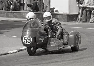 Images Dated 4th April 2020: Mick Wortley & John Dovey (BSA) 1975 500 Sidecar TT