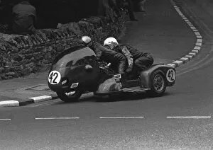 Images Dated 29th May 2018: Mick Wortley & Ralph Crellin (MDW-Omega Triumph) 1974 750 Sidecar TT