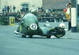 Mick Wortley & Ralph Crellin (MDW Omega Triumph) 1974 750sc TT