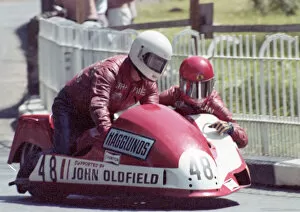 Images Dated 20th August 2020: Mike Alexander & Clive Offen (Yamaha) 1982 Sidecar TT