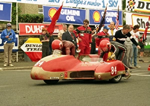 John Jefferson Gallery: Mike Barry & John Jefferson (B&B Yamaha) 1988 Sidecar TT