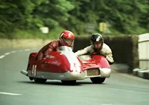 Images Dated 26th December 2017: Mike Barry & Keith Cornbill (Yamaha) 1989 Sidecar TT
