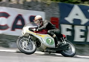 Mike Hailwood Gallery: Mike the Bike leave Governors Bridge; 1967 Lightweight TT