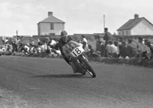 Images Dated 17th December 2021: Mike Hailwood (Ducati) 1959 Lightweight Ulster Grand Prix