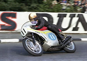 Mike Hailwood Gallery: Mike Hailwood (Honda) 1966 Junior TT