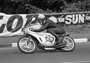Images Dated 5th August 2016: Mike Hailwood (Honda) 1966 Ultra Lightweight TT