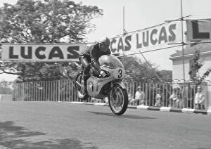 Images Dated 5th August 2016: Mike Hailwood (Honda) 1967 Junior TT
