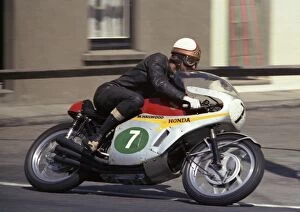 Images Dated 3rd August 2011: Mike Hailwood leaving Ramsey: 1967 Lightweight TT