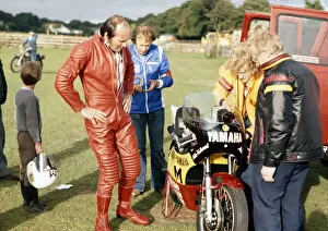 Images Dated 13th May 2021: Mike Hailwood (Padgett Yamaha) 1977 Manx Grand Prix