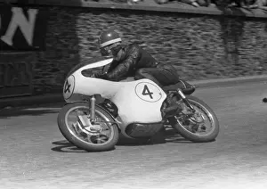 Mike Hailwood at Parkfield Corner: 1959 Ultra Lightweight TT