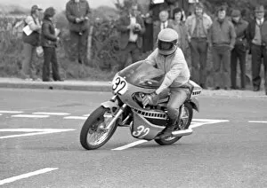 Images Dated 5th April 2021: Mike Kneen (Yamaha) 1975 Jurby Road