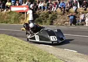 Images Dated 23rd November 2015: Neil Smith & Dave Wood (Yamaha) 1989 Sidecar TT