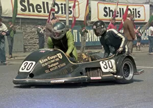 Images Dated 5th April 2020: Neil Smith & Phil Gravel (Yamaha) 1986 Sidecar TT