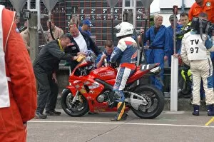 Images Dated 11th June 2004: Nigel Davies (Suzuki) 2004 Production 600 TT