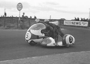Images Dated 7th August 2021: Nigel Mead & Dave Reynolds (Triumph) 1966 Southern 100