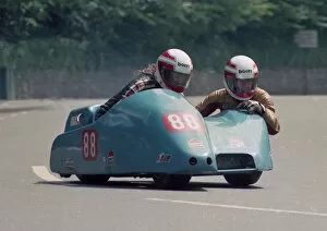 Images Dated 16th December 2019: Nigel Porritt & Brian Armstrong (Yamaha) 1986 Sidecar TT