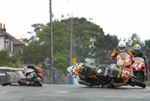 Images Dated 21st June 2021: Oops! Stephen Oates (Suzuki) 2007 Southern 100