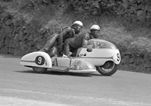 Images Dated 20th July 2012: Otto Kolle (BMW) at Bedstead Corner; 1967 Sidecar TT