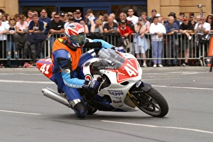 Images Dated 8th June 2004: Patrick Van Gils (Suzuki) 2004 Production 1000 TT